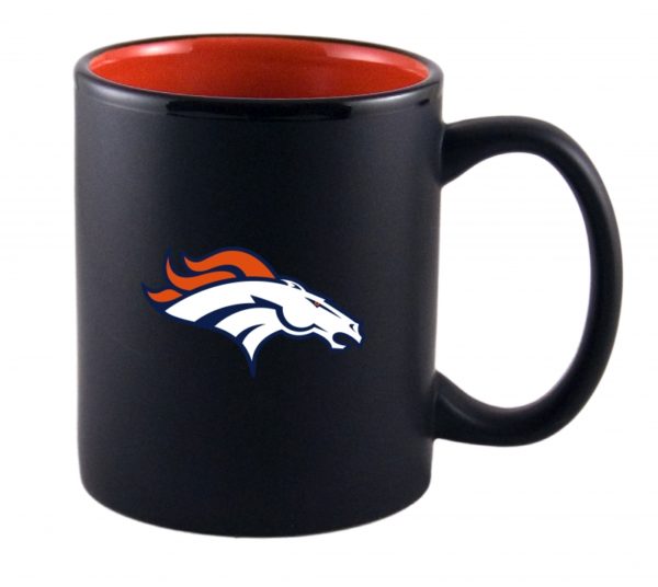 Produktabbildung: Denver Broncos Black Matte Two Tone Mug 325ml