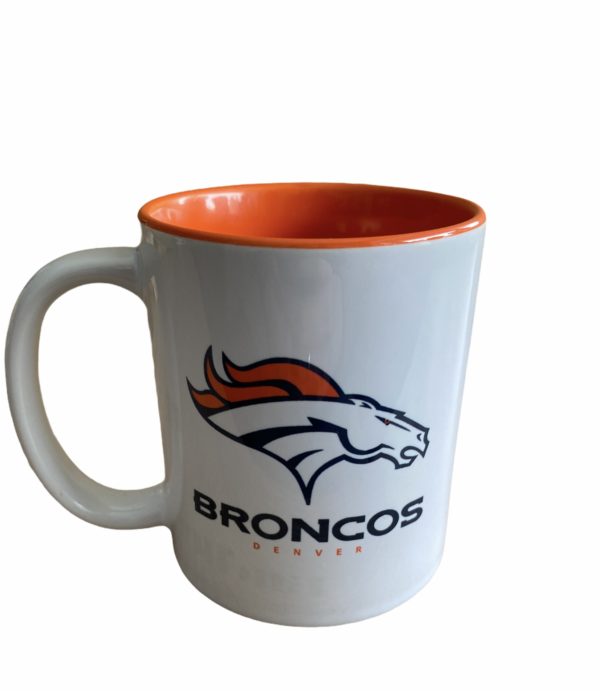 Produktabbildung: Denver Broncos Two Tone Mug Weiß